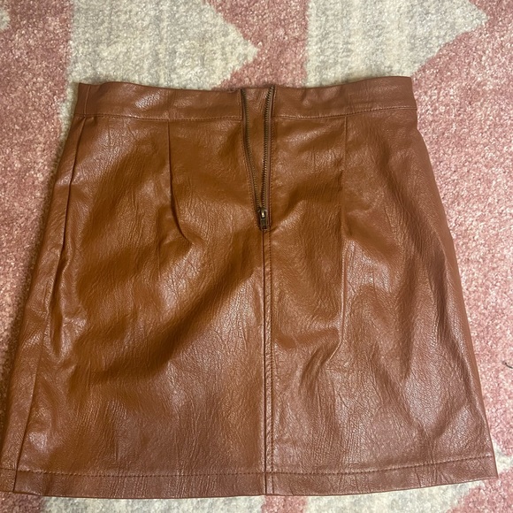 Girls Skirt (10/12) - Picture 2 of 6